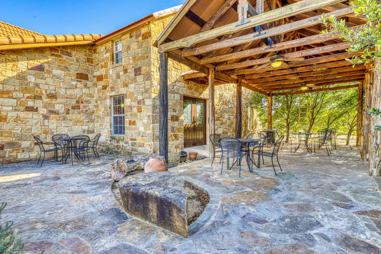 Вилла The Pecan @ Mendelbaum Winery Guest Cabins Фредериксберг Экстерьер фото