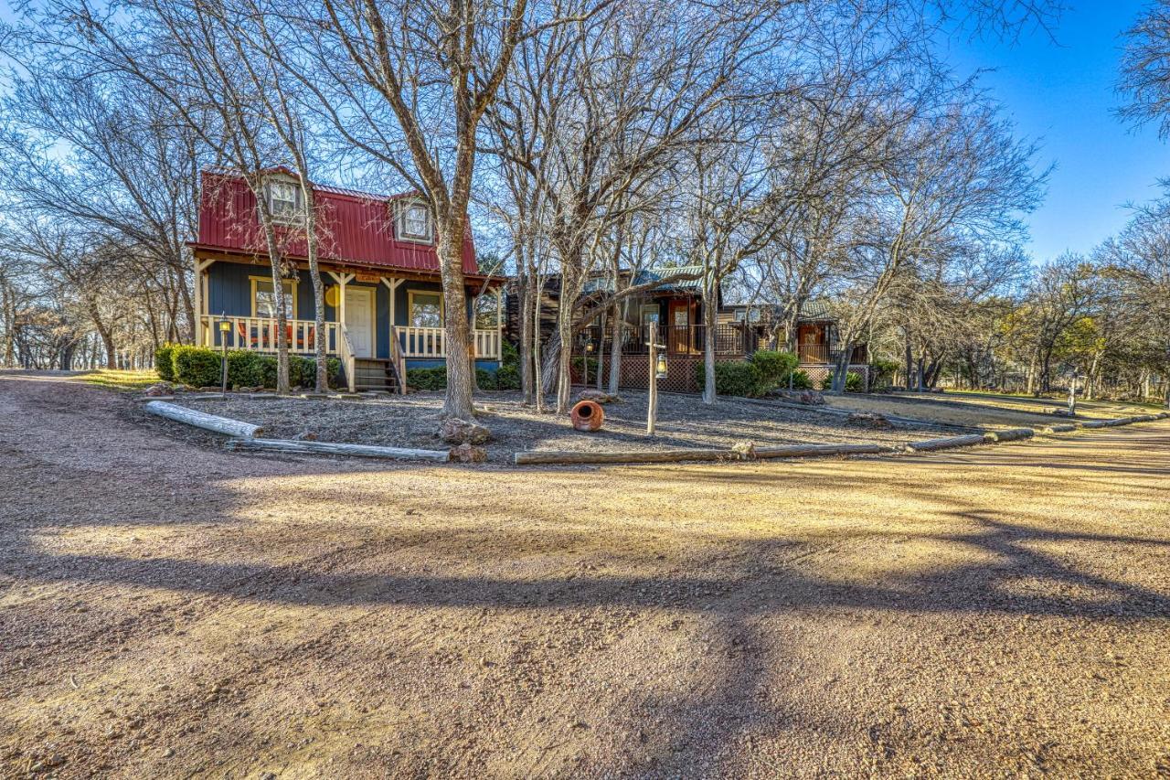 Вилла The Pecan @ Mendelbaum Winery Guest Cabins Фредериксберг Экстерьер фото
