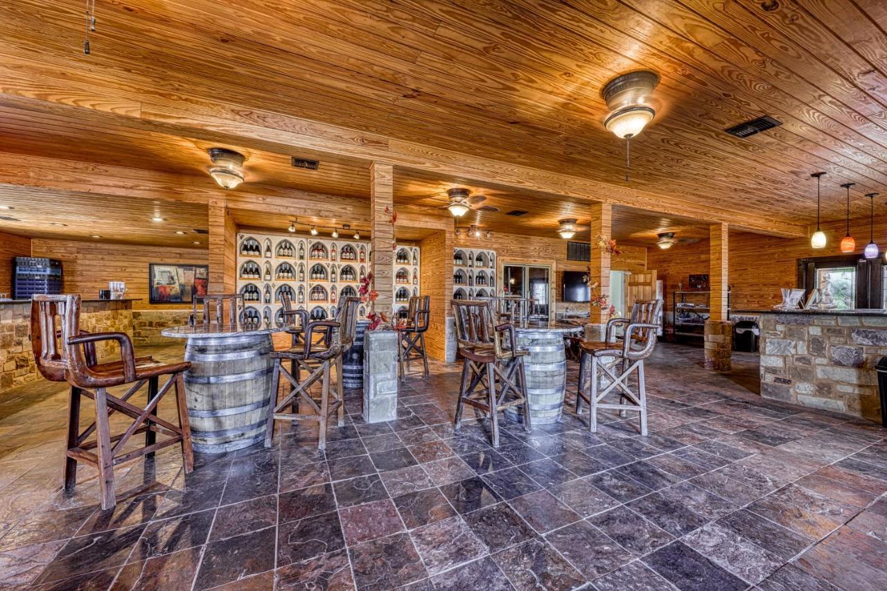Вилла The Pecan @ Mendelbaum Winery Guest Cabins Фредериксберг Экстерьер фото