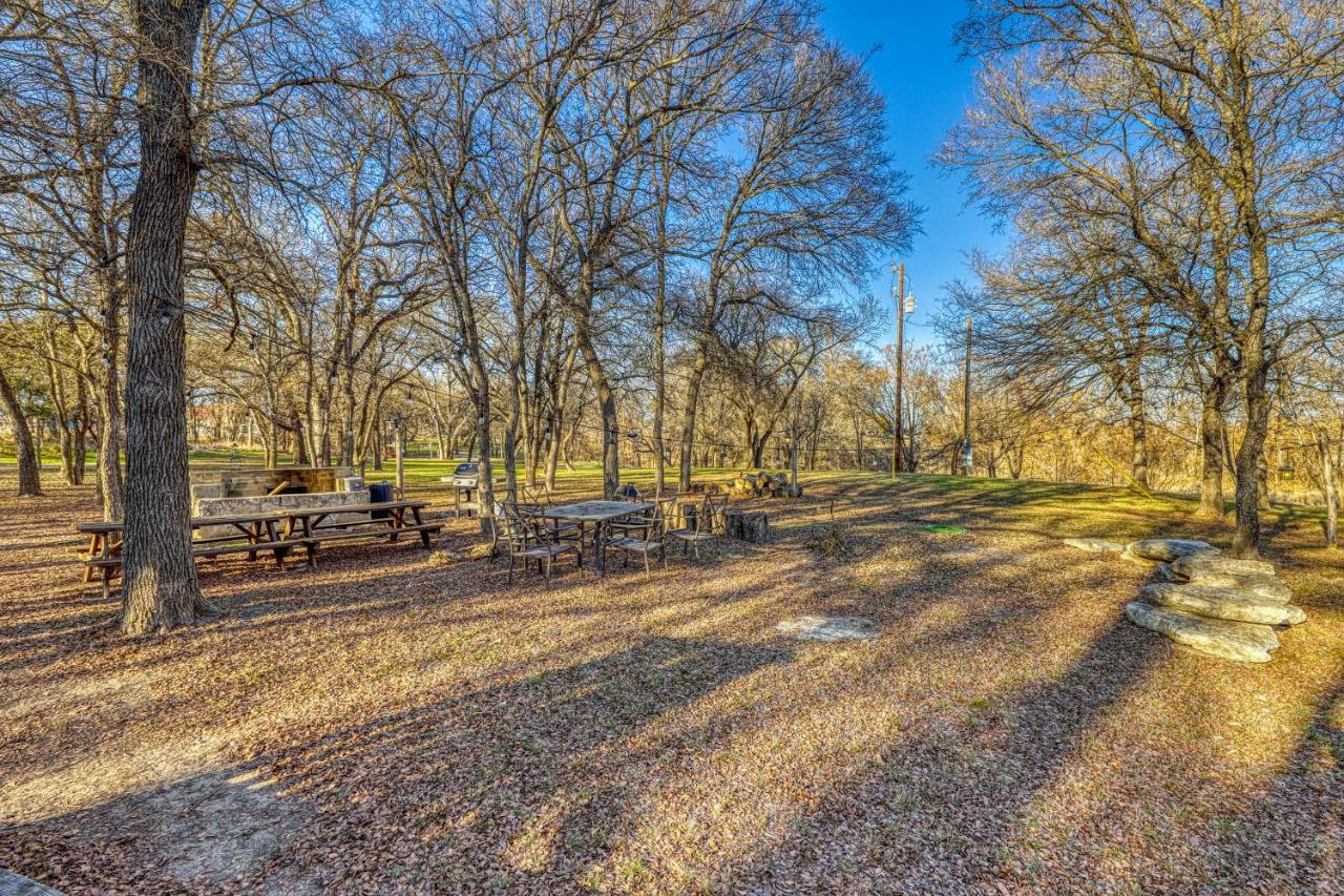 Вилла The Pecan @ Mendelbaum Winery Guest Cabins Фредериксберг Экстерьер фото