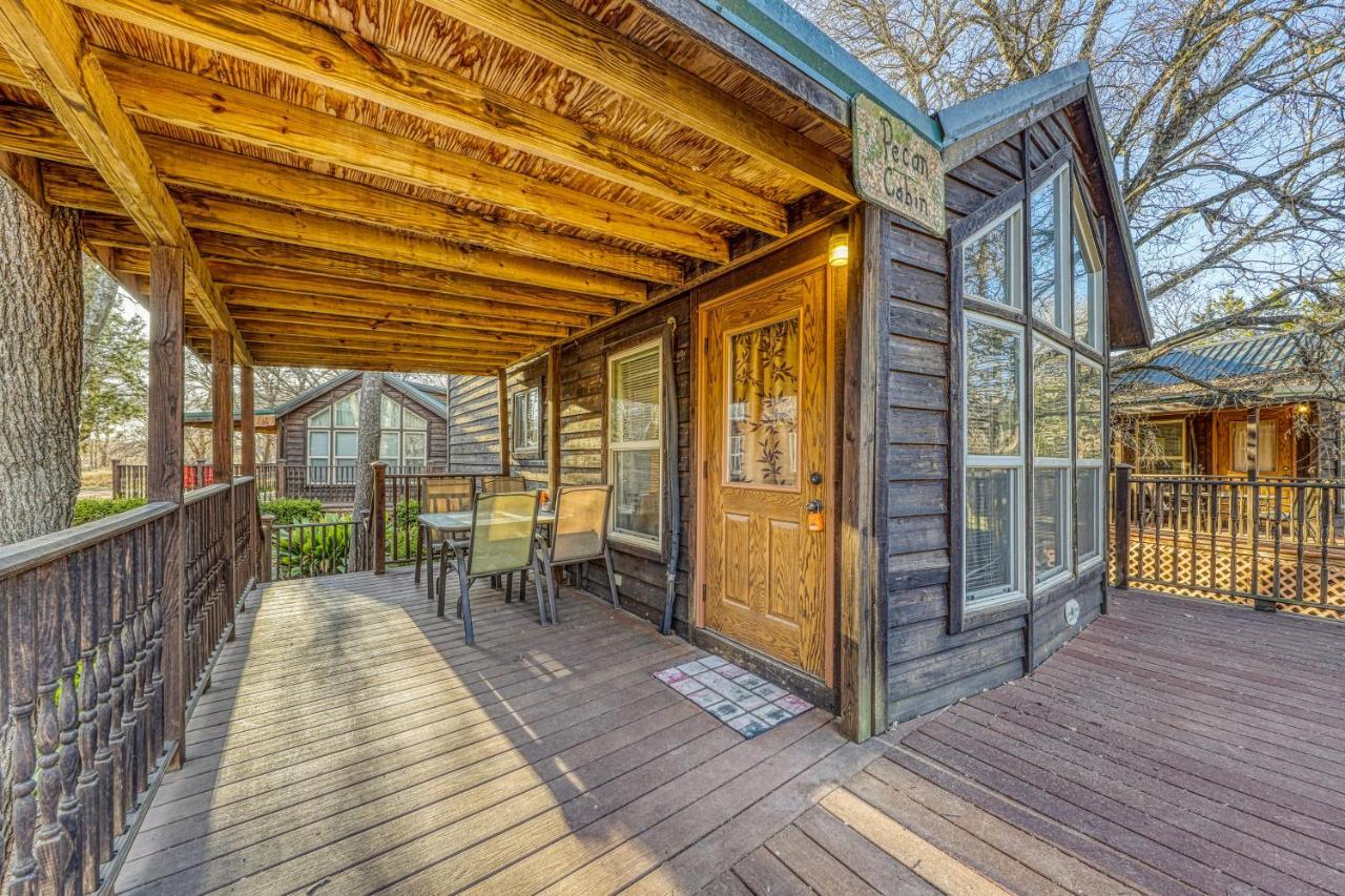 Вилла The Pecan @ Mendelbaum Winery Guest Cabins Фредериксберг Экстерьер фото